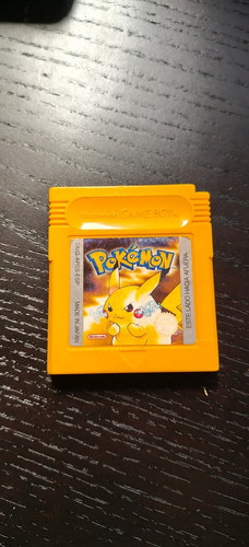 Pokemon giallo con batteria